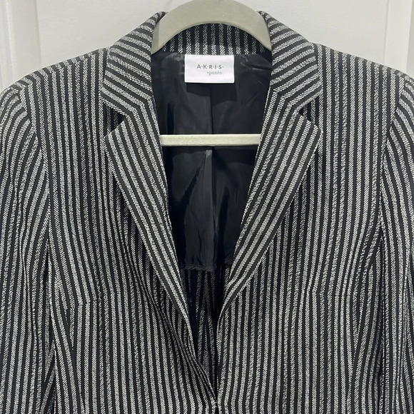 Akris Punto Pinstriped Black Blazer Sz 6 - Picture 2 of 8